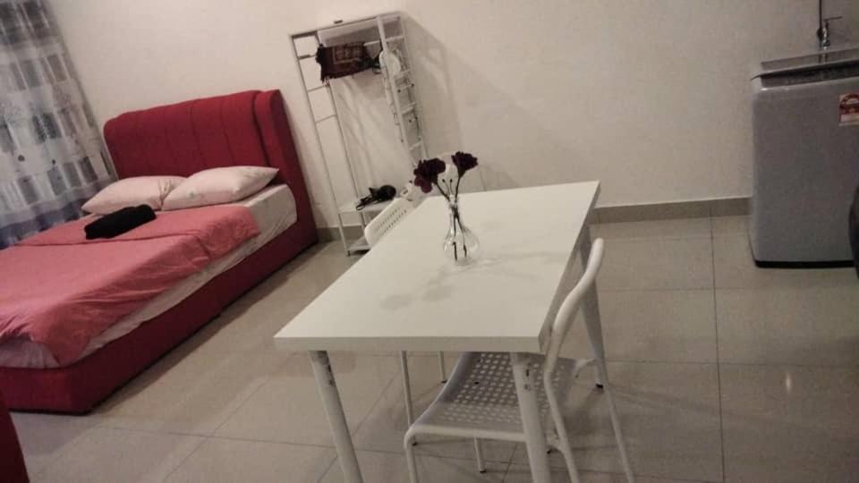 Cozy Studio Unit,Cyberjaya,Wifi, Netflix,Free Parking Exterior foto